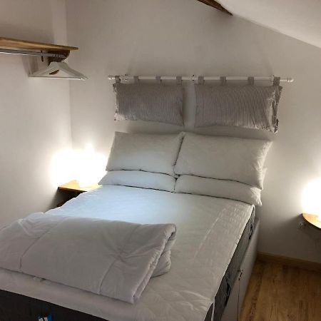 The Walnut Tree Chambre D'Hotes Le Dorat エクステリア 写真